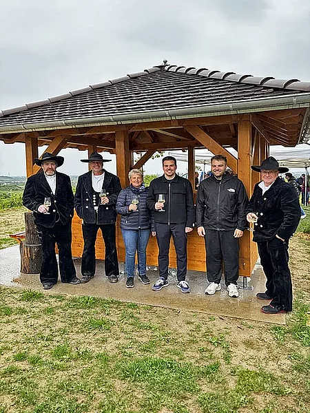 Neuer Holzpavillon in Leiselheim